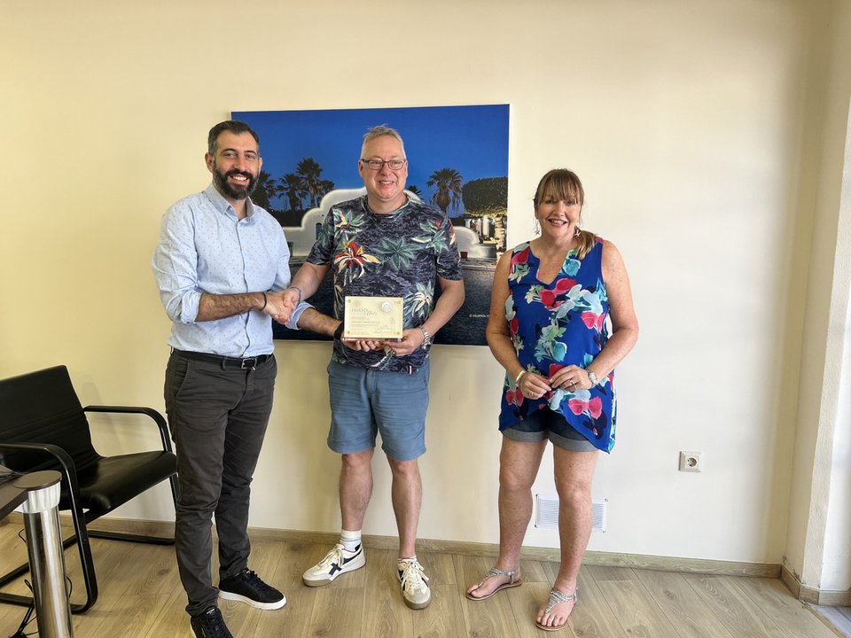 Το ζεύγος Alexander και Gail Conn επισκέπτεται τη Ρόδο από το '90