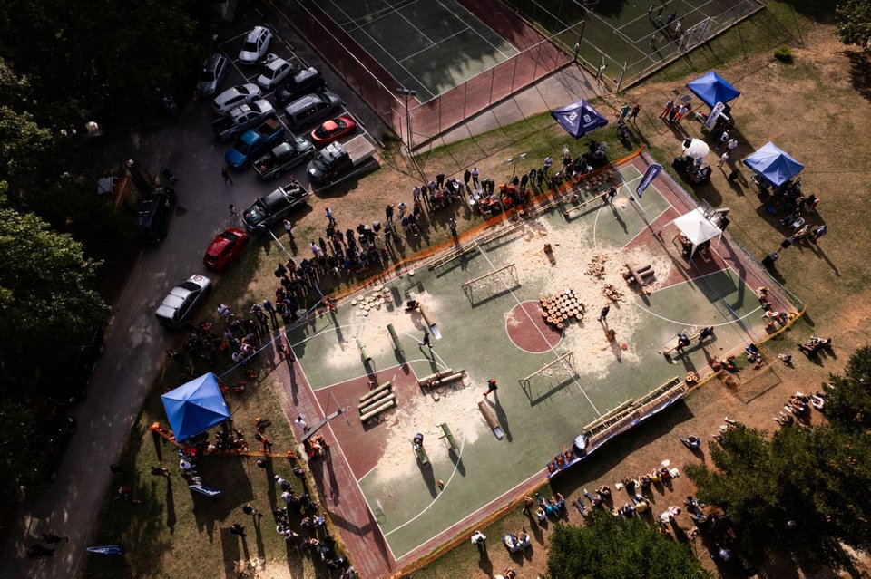Σαράντα υλοτόμοι «παθιασμένοι» με το αλυσοπρίονο διαγωνίστηκαν σ' ένα πρωτότυπο πρωτάθλημα