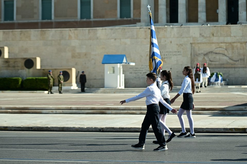 Της παρέλασης για την 28η Οκτωβρίου προηγήθηκε η ανάκρουση του Εθνικού Υμνου και κατάθεση στεφάνων στο μνημείο του Άγνωστου Στρατιώτη