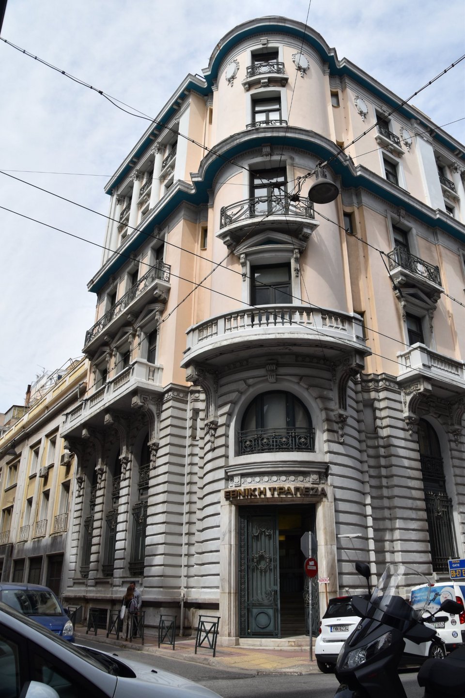 To περίφημο Μέγαρο Βάττη που πλέον ανήκει στην Εθνική Τράπεζα