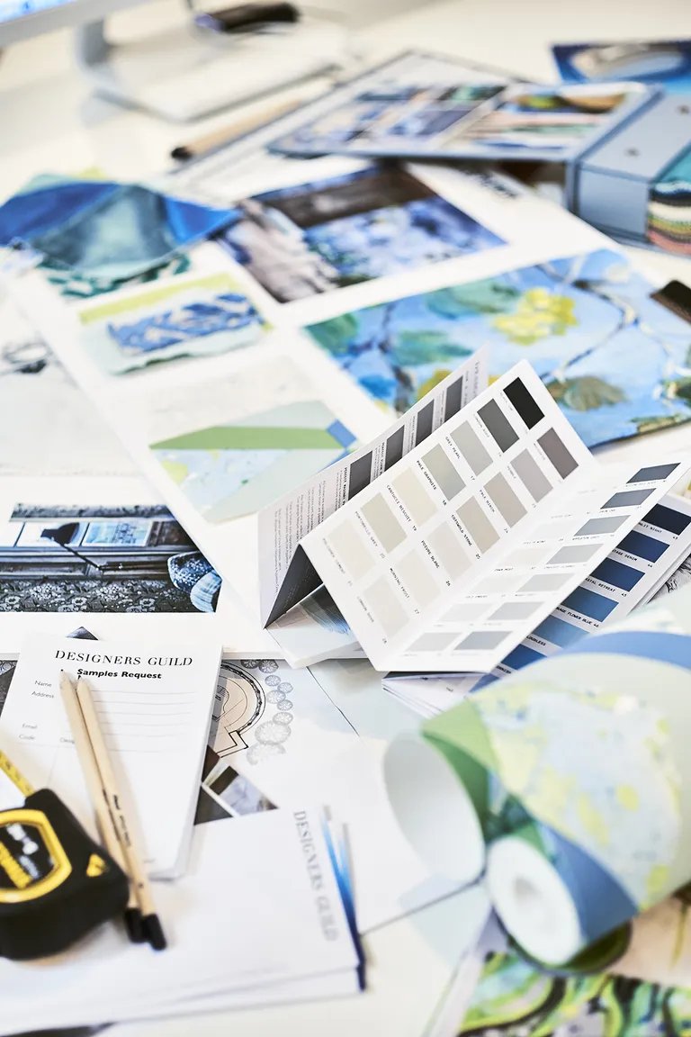 To γραφείο στο ατελιέ της Tricia Guild / Φωτογραφία: Courtesy of Designers Guild