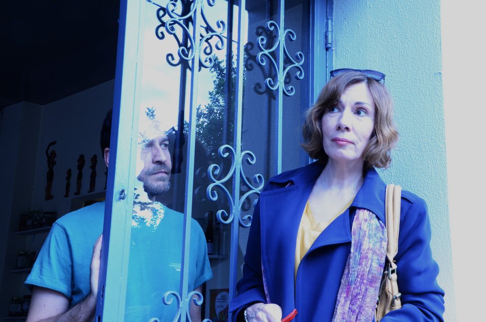 Ερμηνεία: Σοφία Λιάκου.  Στον ρόλο του καφετζή ο Τάσος Καρακύκλας