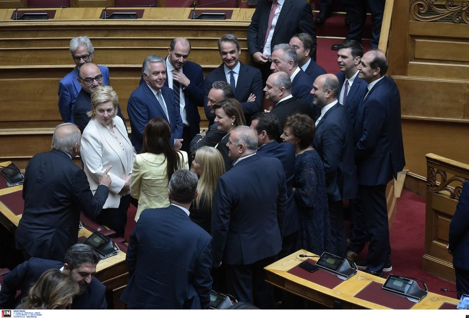 Πηγαδάκι του πρωθυπουργού με βουλευτές της ΝΔ