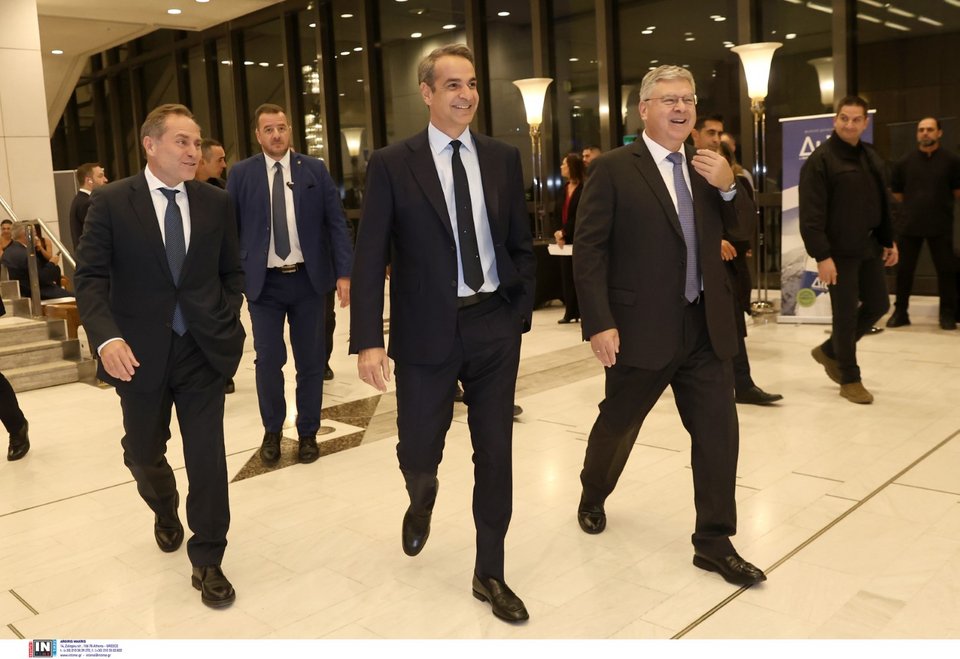 Ο πρωθυπουργός κατά την άφιξή του στη γενική συνέλευση του ΣΕΒ