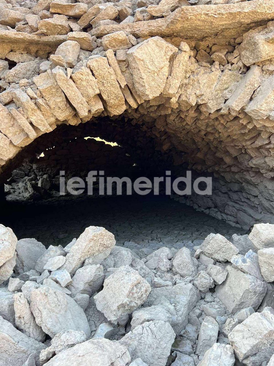 Χαλάσματα έκαναν την εμφάνισή τους στη λίμνη Λάδωνα λόγω της συρρίκνωσής της / iefimerida.gr