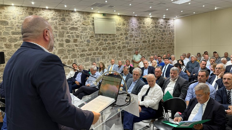 Ο ευρωβουλευτής του ΠΑΣΟΚ, Σάκης Αρναούτογλου, στο 15ο Πανελλήνιο Συνέδριο Μικρών Νησιών, στη Μήλο