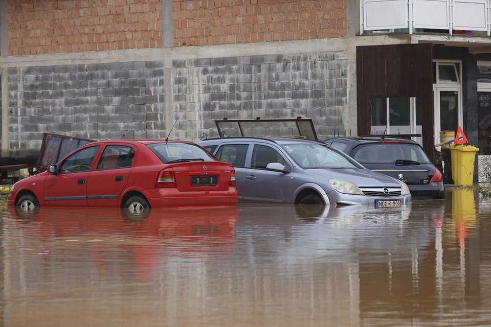 Πόλεις της κεντρικής Βοσνίας βρίσκονταν σήμερα το πρωί αντιμέτωπες με σοβαρές πλημμύρες έπειτα από ισχυρές βροχοπτώσεις.