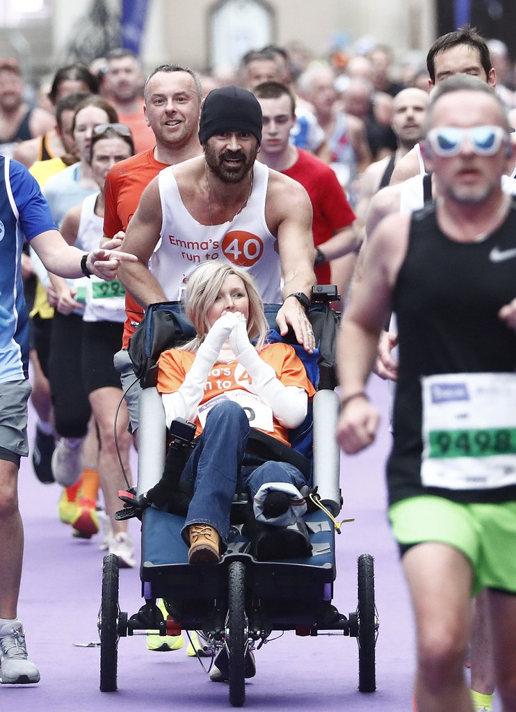Ο Colin Farrell τρέχει με τη στενή του φίλη Emma Fogarty στο Irish Life Marathon Dublin 2024