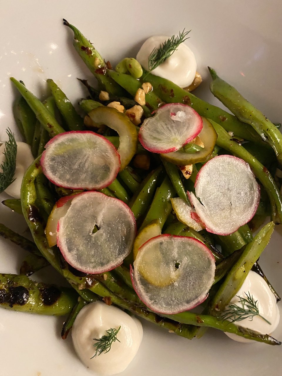 Η σαλάτα με τα καψαλισμένα φασολάκια / Φωτογραφία: Μάνος Λειβαδάρος/iefimerida 