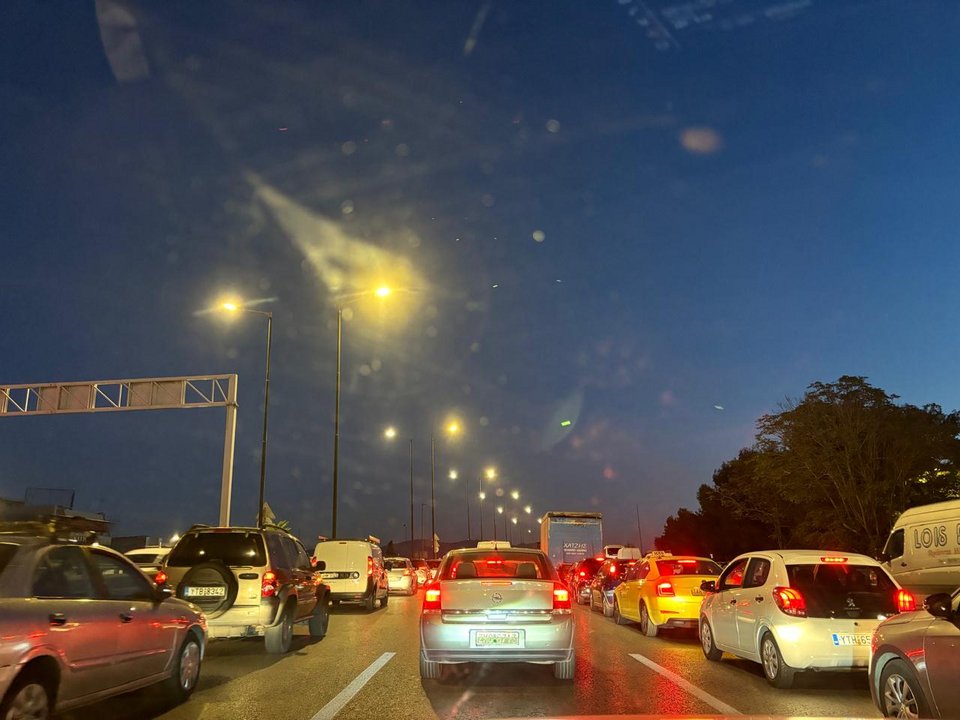 Μποτιλιάρισμα το πρωί στους δρόμους της Αττικής / iefimerida.gr