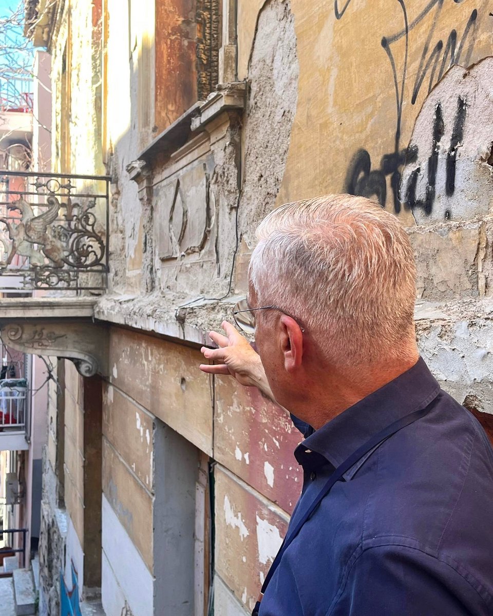 Ο Νϊκος Βατόπουλος ξεναγώντας στην Αθήνα