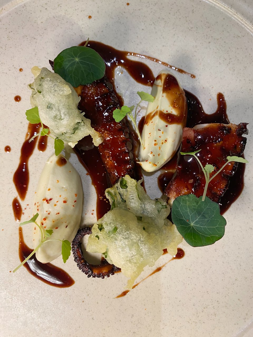 Το νόστιμο χταπόδι με τη λαχανίδα τεμπούρα / Φωτογραφία: Μάνος Λειβαδάρος/iefimerida