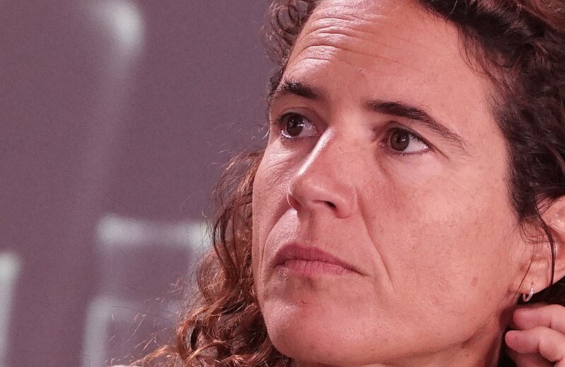 Η Μαζαρίν Πενζό Μιτεράν λέει στο τελευταίο της βιβλίο, ότι τα εφηβικά της χρόνια ήταν βουτηγμένα στο ψέμα και τη σιωπή