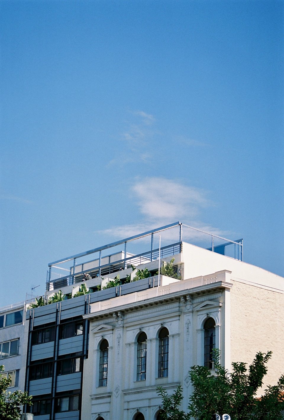 Η Αθηναϊκή Ταράτσα στεγάζεται στο rooftop του Regal Hotel στη Μητροπόλεως