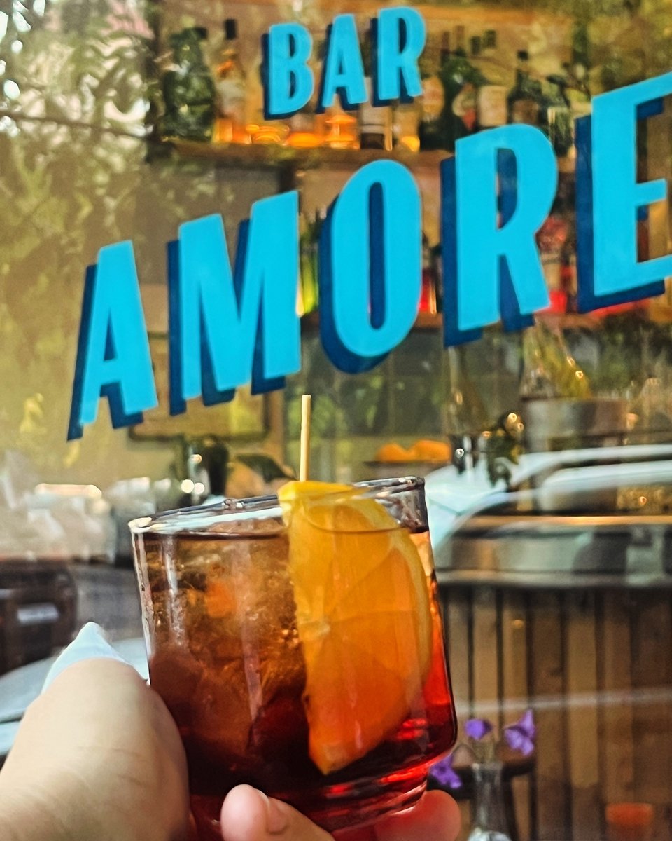 Νεγρόνι στo Amore Spritzeria στον Νέο Κόσμο / Φωτογραφία: amore_spritzeria/Instagram