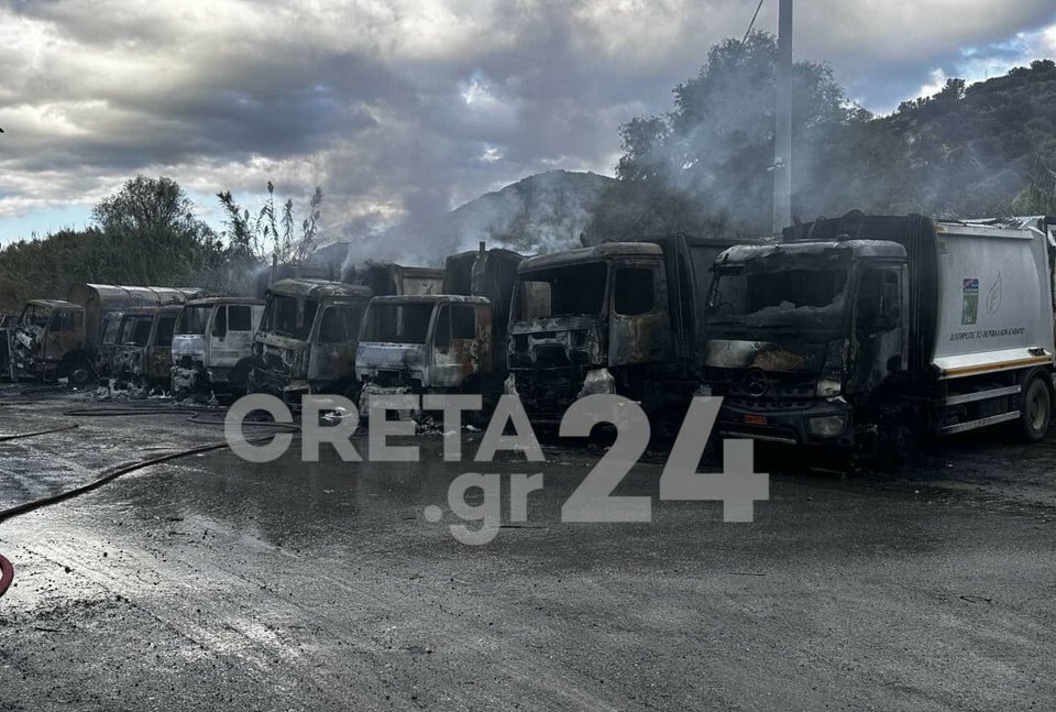 Στις φλόγες οκτώ απορριμματοφόρα του Δήμου Μαλεβιζιου