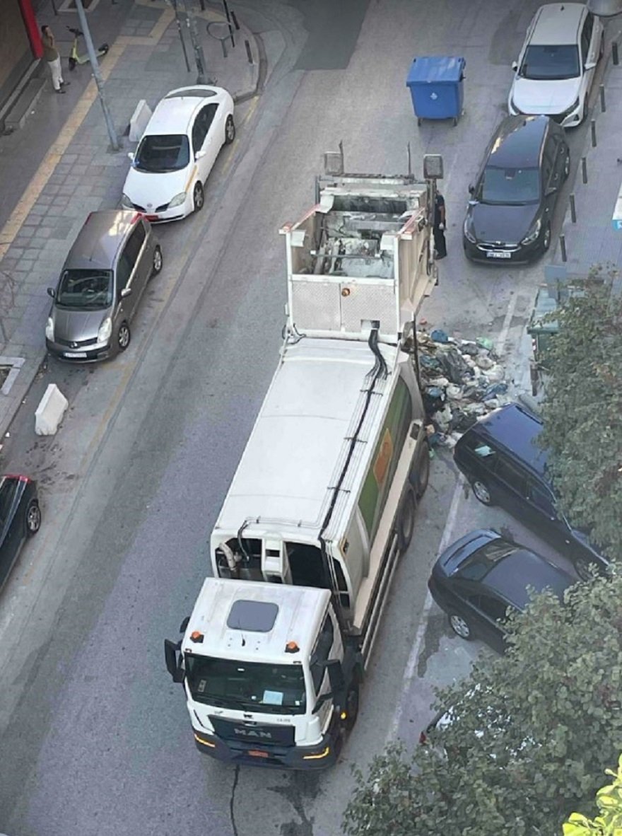 Ηλεκτρικό πατίνι προκάλεσε φωτιά σε απορριμματοφόρο στη Θεσσαλονίκη / Φωτογραφία: grtimes.gr