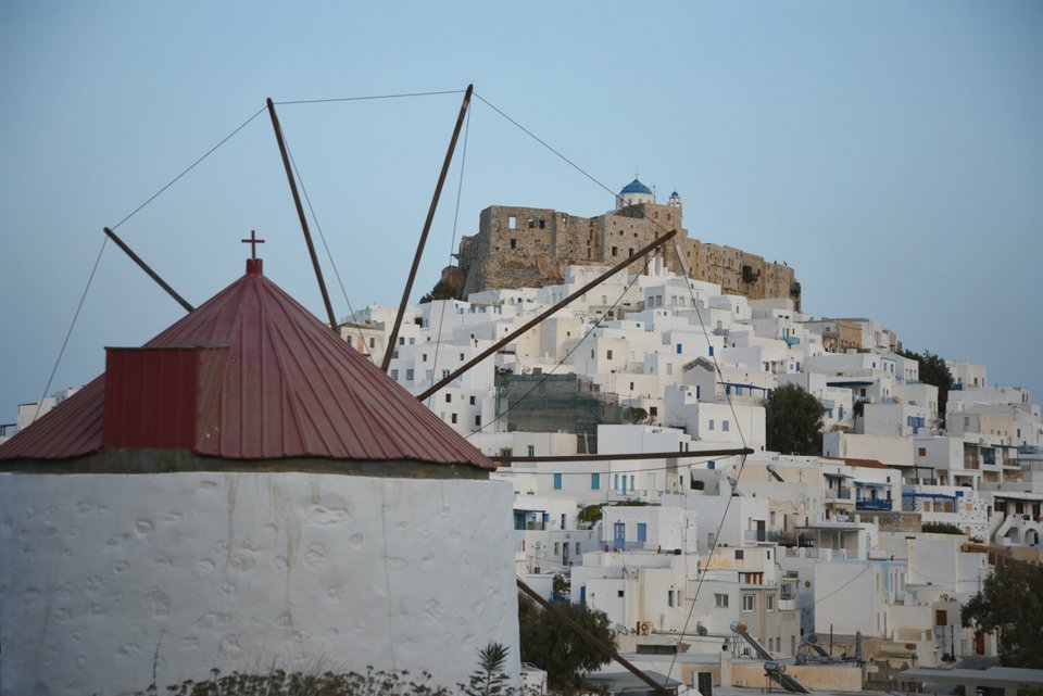 «Αν ονειρεύεστε να επισκεφτείτε ένα ελληνικό νησί που δεν το εντοπίζουν τα ραντάρ του μαζικού τουρισμού και χρειάζεστε ένα μέρος για να επαναφορτίσετε τις "μπαταρίες" σας, η Αστυπάλαια είναι η καλύτερη απάντηση»