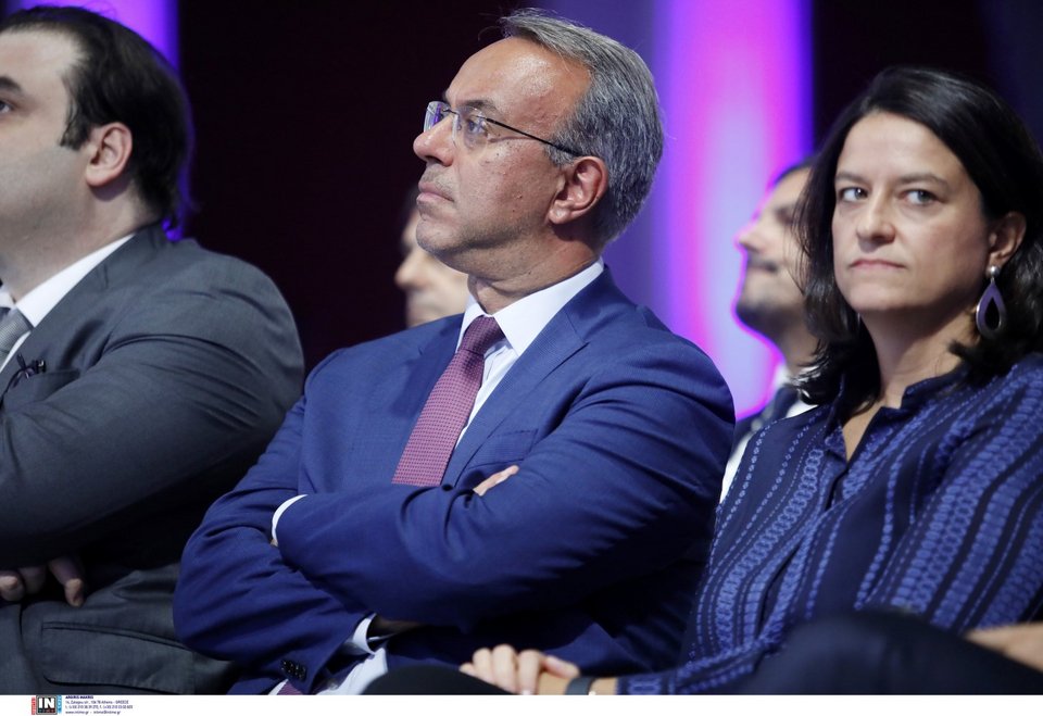 Νίκη Κεραμέως και Χρ. Σταϊκούρας παρακολουθούν την ομιλία του Γ. Μπρατάκου