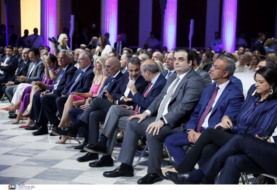 Το μισό υπουργικό στην προεκλογική συγκέντρωση του Γ. Μπρατάκου για το ΕΒΕΑ-Φωτογραφία: Intimenews/ΚΑΜΣΗΣ ΔΗΜΟΣΘΕΝΗΣ 