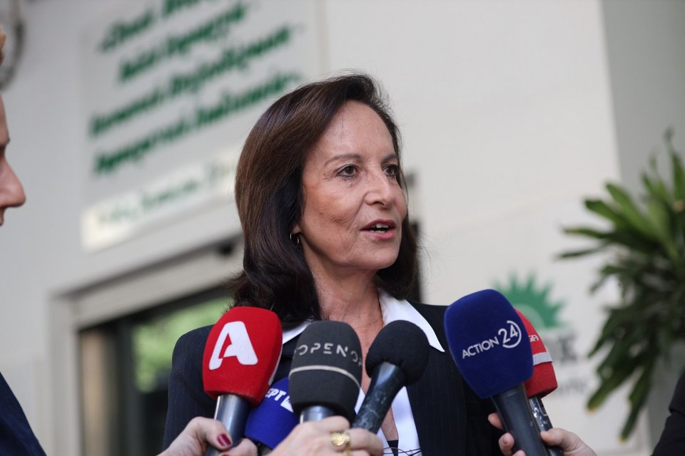 Η Άννα Διαμαντοπούλου κάνει δηλώσεις