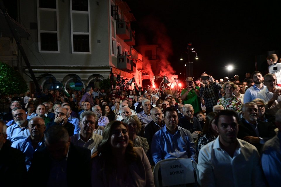 Φίλοι του ΠΑΣΟΚ στην ομιλία Δούκα στη Λάρισα