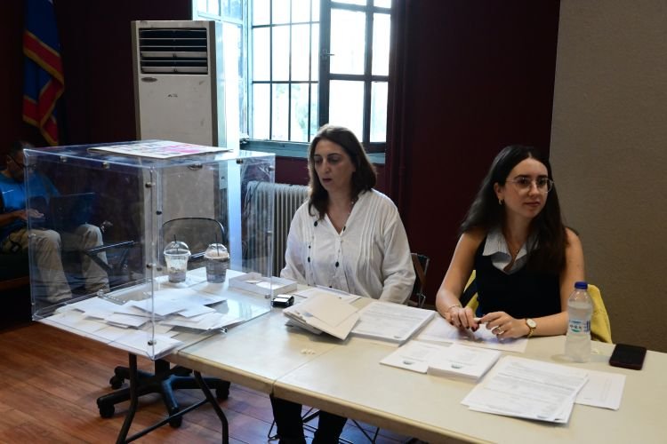 Μικροί και μεγάλοι στην εφορευτική επιτροπή / INTIME NEWS