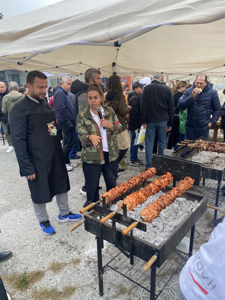 Οι εμπειρίες προβάλλονται με όχημα τη γαστρονομία και τον μαύρο χοίρο που εκτρέφεται