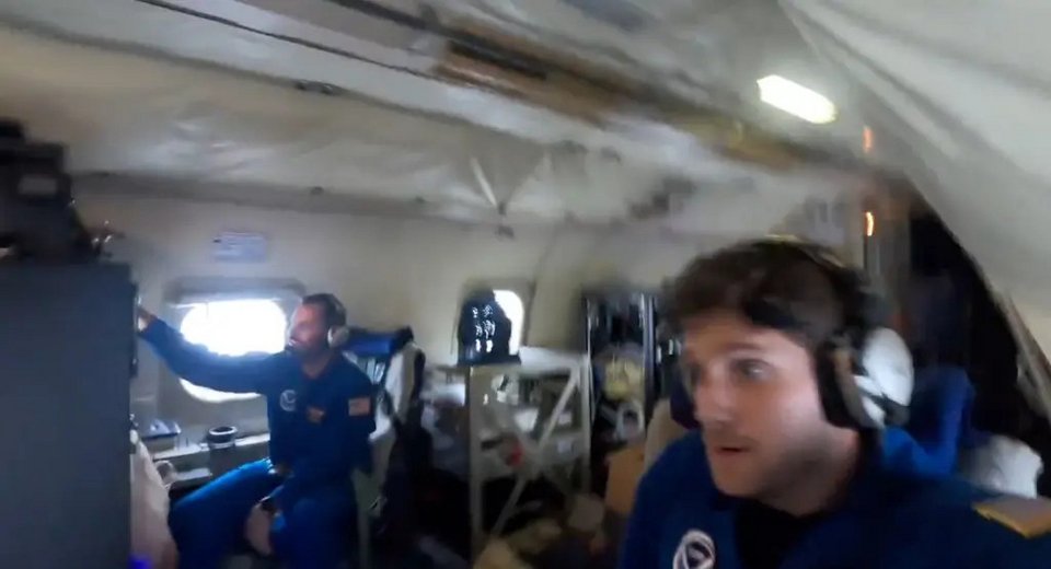 Οι ερευνητές που πέταξαν με ειδικό αεροπλάνο μέσα από τον κυκλώνα Milton