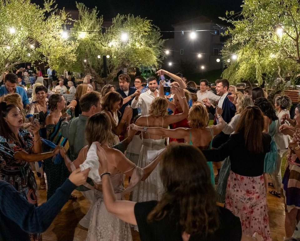 Της βάφτισης ακολούθησε γλέντι σε γνωστό ξενοδοχείο της Καλαμάτας