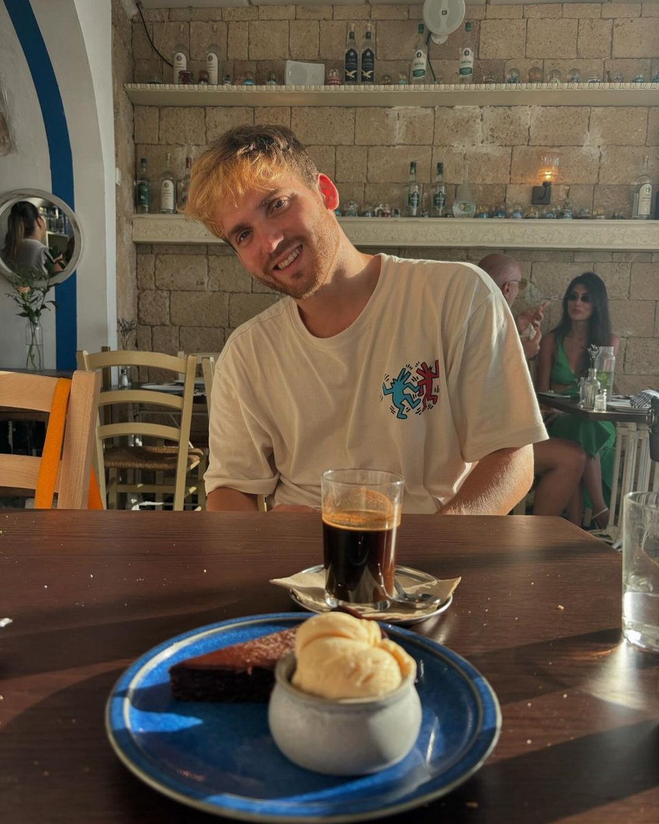 O Ιώανας Καρούσης και η σύντροφός του