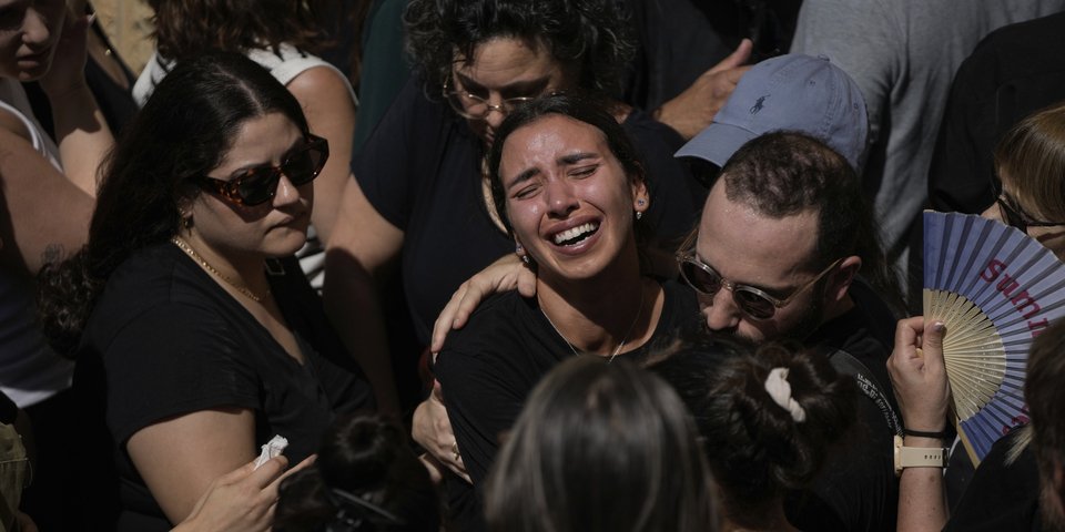 Θλίψη στην κηδεία του 26χρονου Ιωνά Καρούση