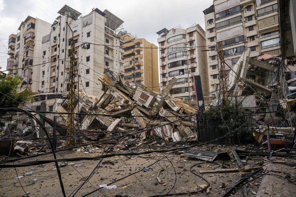 Κατεστραμμένο κτίριο από βομβαρδισμό της ισραηλινής πολεμικής αεροπορίας στο νότιο προάστιο της Βηρυτού