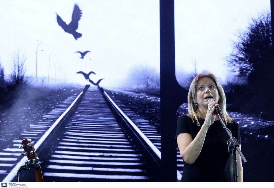 Η Μαρία Καρυστιανού στον χαιρετισμό της στη συναυλία για τα Τέμπη στο Καλλιμάρμαρο / Φωτογραφία: Intimenews/ΛΙΑΚΟΣ ΓΙΑΝΝΗΣ