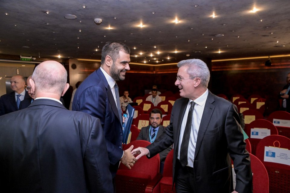 Ο υφυπουργός παρά τω Πρωθυπουργό Παύλος Μαρινάκης με τον πρόεδρο της ΕΙΗΕΑ Νίκο Χατζηνικολάου