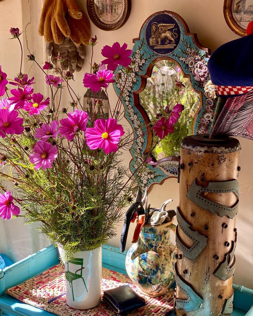 Λουλούδια από τον κήπο στολίζουν κάθε γωνιά / Φωτογραφία: marinmontagut/Instagram