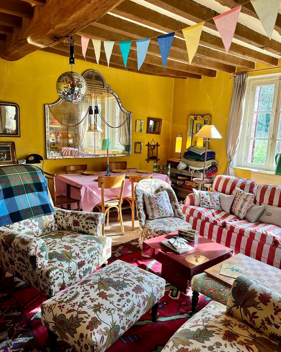 To vintage country style καθιστικό / Φωτογραφία: marinmontagut/Instagram