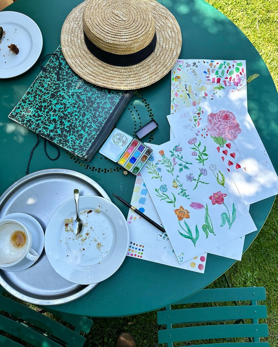 Πρωινό στον κήπο ζωγραφίζοντας / Φωτογραφία: marinmontagut/Instagram