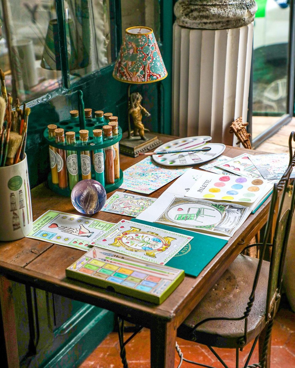 Οι χειροποίητες κάρτες ταρώ που σχεδιάζει ο ίδιος / Φωτογραφία: marinmontagut/Instagram