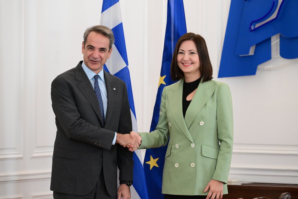 Κυριάκος Μητσοτάκης και Ιλιάνα Ιβάνοβα / Φωτογραφία: ΤΑΤΙΑΝΑ ΜΠΟΛΑΡΗ/EUROKINISSI