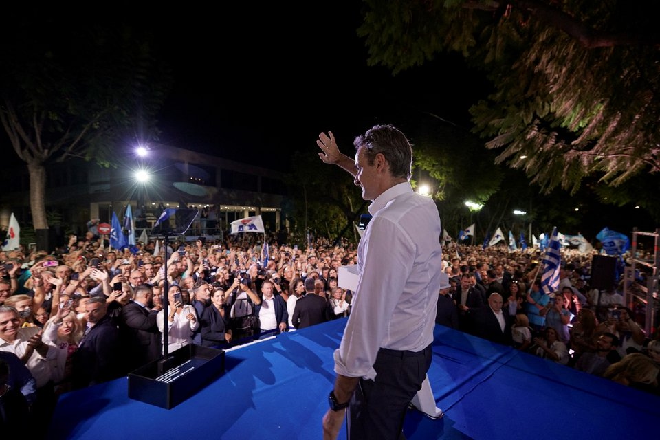 Ο Κυριάκος Μητσοτάκης χαιρετά τα πλήθη