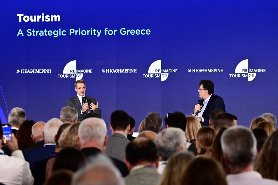Ο Κυριάκος Μητσοτάκης συνομιλεί με τον Αλέξη Παπαχελά στο REIMAGINE TOURISM IN GREECE / ΜΙΧΑΛΗΣ ΚΑΡΑΓΙΑΝΝΗΣ/EUROKINISSI
