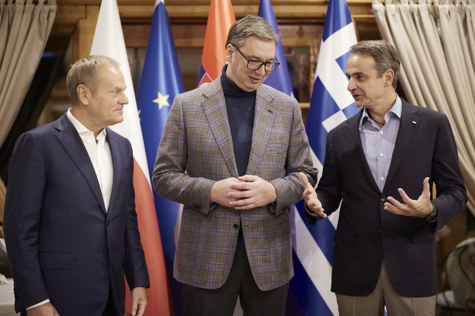 Ο Κυριάκος Μητσοτάκης με τον Σέρβο πρόεδρο Αλεξάνταρ Βούτσιτς και τον πρωθυπουργό της Πολωνίας Ντόναλντ Τουσκ / Φωτογραφία: ΓτΠ / Δημήτρης Παπαμήτσος