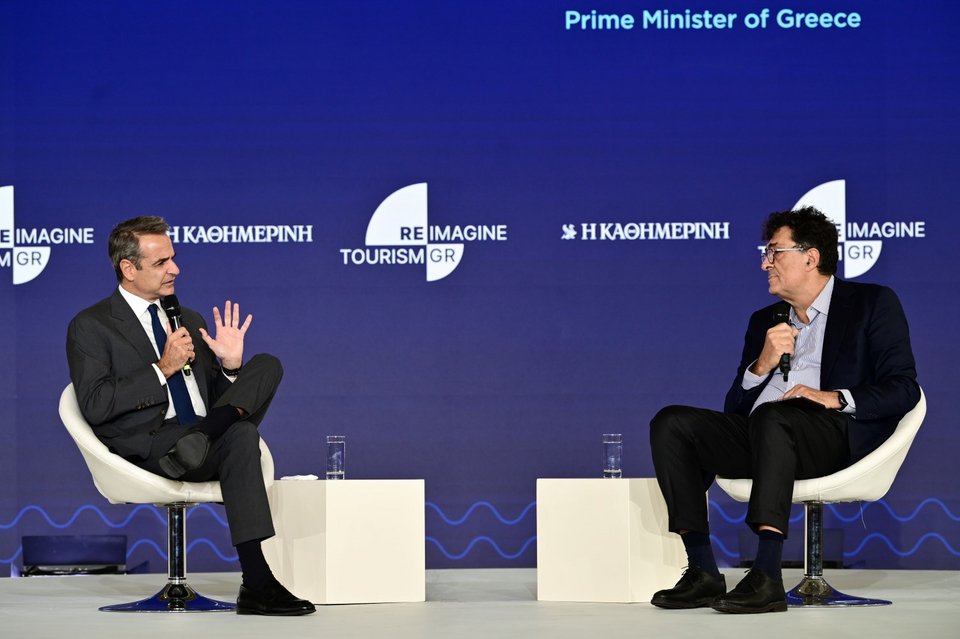 Ο Κυριάκος Μητσοτάκης συνομιλεί με τον Αλέξη Παπαχελά στο REIMAGINE TOURISM IN GREECE / ΜΙΧΑΛΗΣ ΚΑΡΑΓΙΑΝΝΗΣ/EUROKINISSI