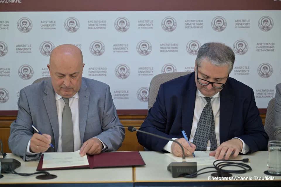 Μνομόνιο συνεργασίας υπέγραψαν ο πρύτανης του Αριστοτελείου Χαράλαμπος Φείδας και ο Διευθύνων Σύμβουλος της Intracom Telecom, Kartlos Edilashvili.