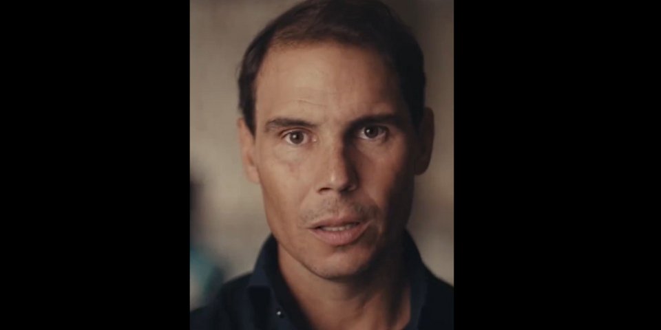 Ο Ράφα Ναδάλ τη στιγμή που ανακοινώνει την αποχώρησή του από την ενεργό δράση