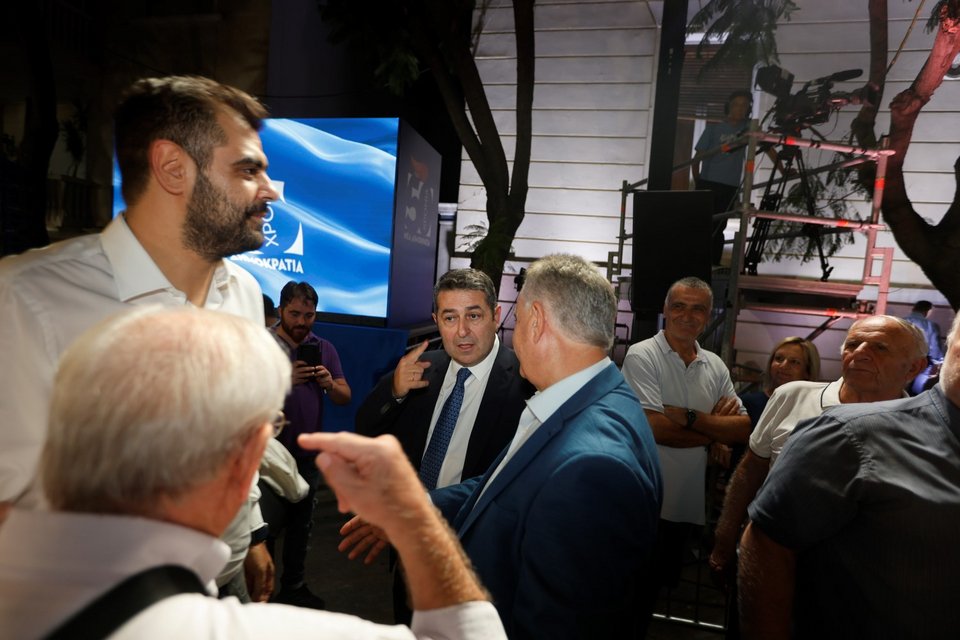 Ο κυβερνητικός εκπρόσωπος Παύλος Μαρινάκης και ο υφυπουργός παρά τω πρωθυπουργώ Γιώργος Μυλωνάκης