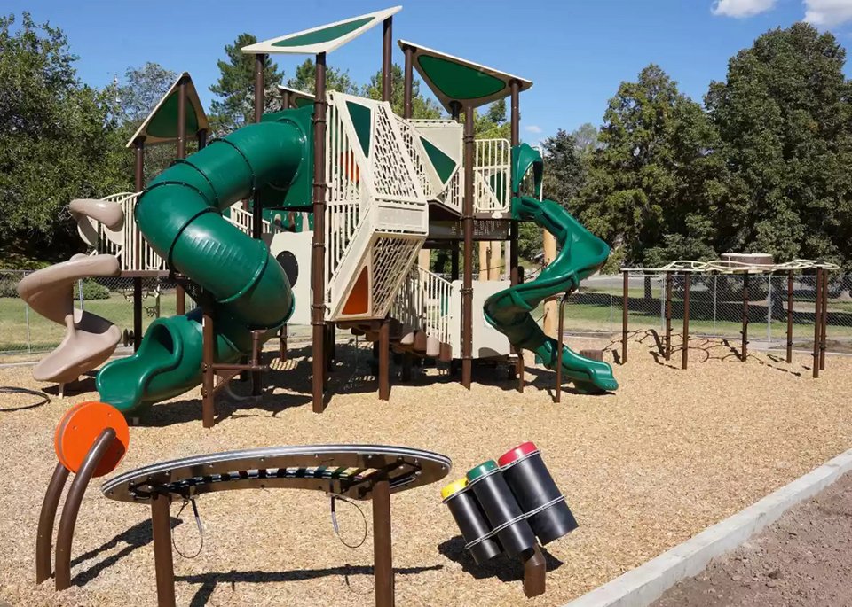 Η νέα παιδική χαρά στο Bicentennial Park στο Clearfield της Γιούτα