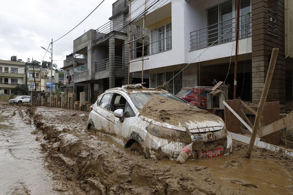 Τουλάχιστον 209 νεκροί, καθώς ο απολογισμός των θυμάτων δεν παύει να γίνεται βαρύτερος