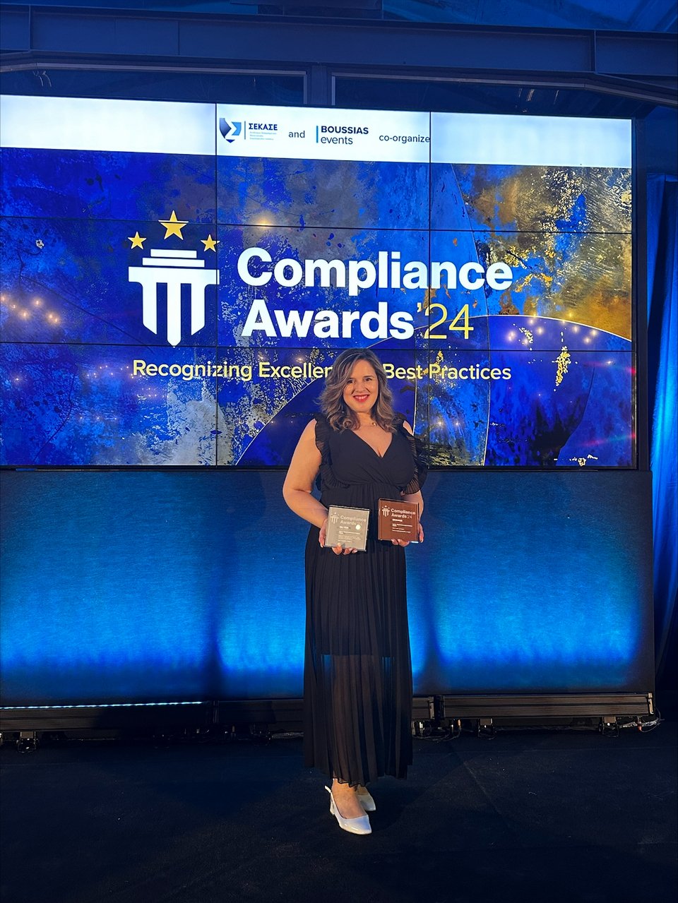 H Ελένη Μπακογιάννη, Compliance Officer της Nova με τα 2 βραβεία Compliance Awards 2024